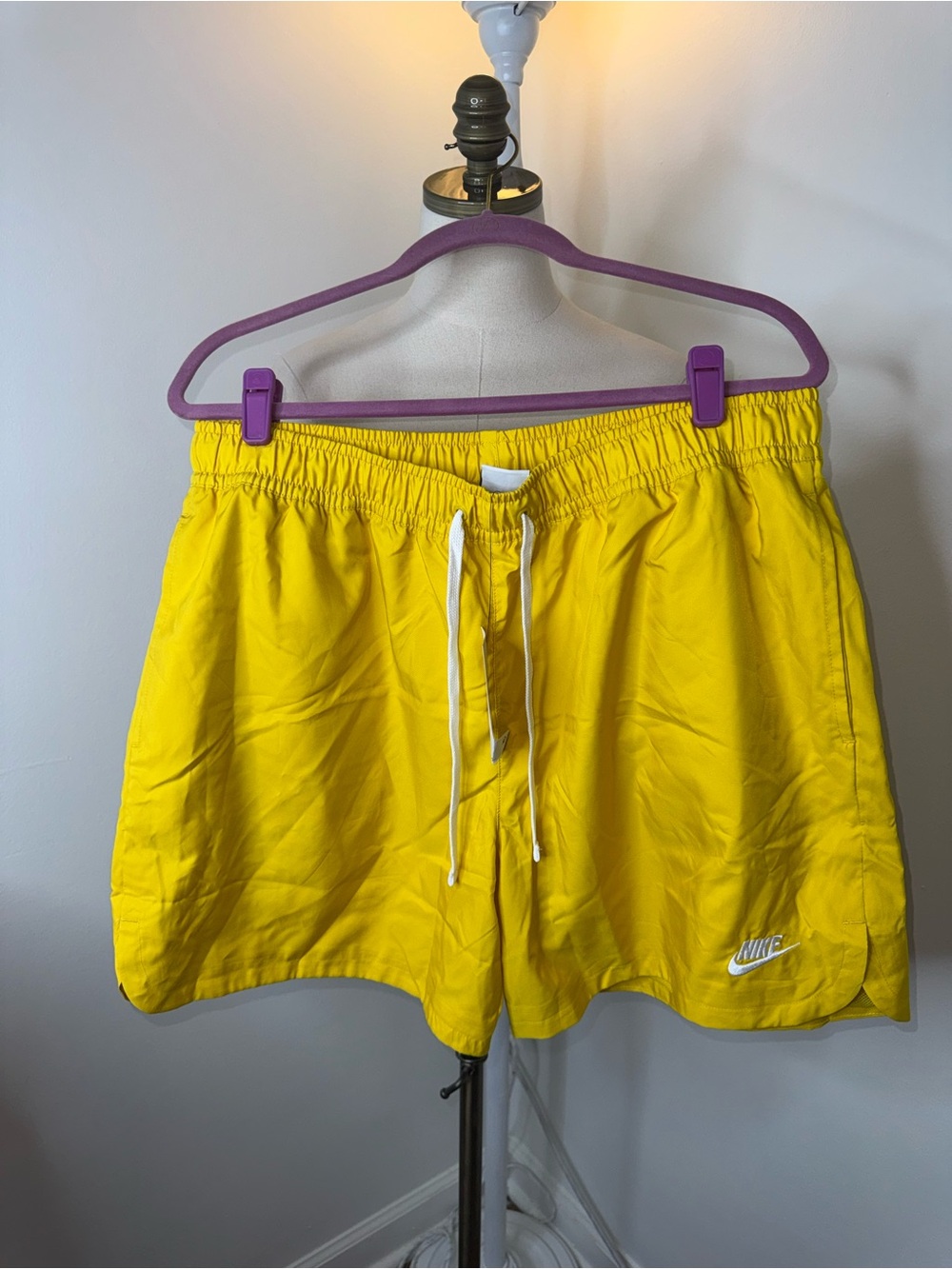Nike Sportswear Men’s XL Yellow Essentials Woven Lined 5.5” Flow Shorts